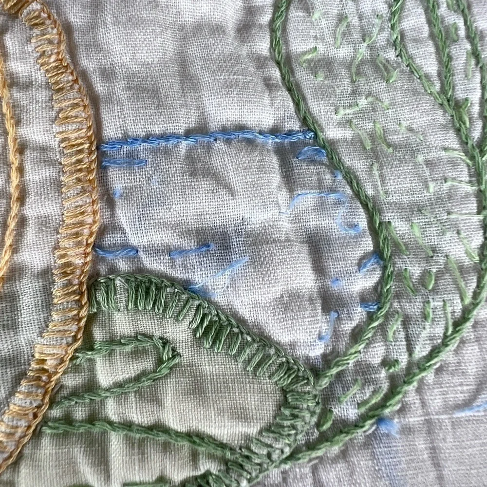 VTG Embroidered Lily Pad Floral Hand Stitched Quilt Lavender White Unique FLAWS